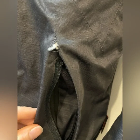 Helly Hansen Women’s Charcoal Ski/Snowboard Jacket - Picture 10 of 10